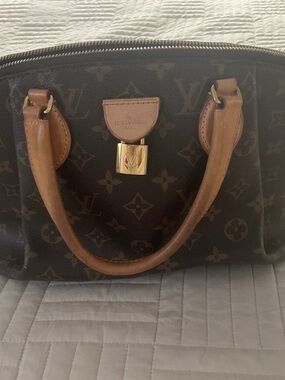 Louis Vuitton Speedy Style Handbag